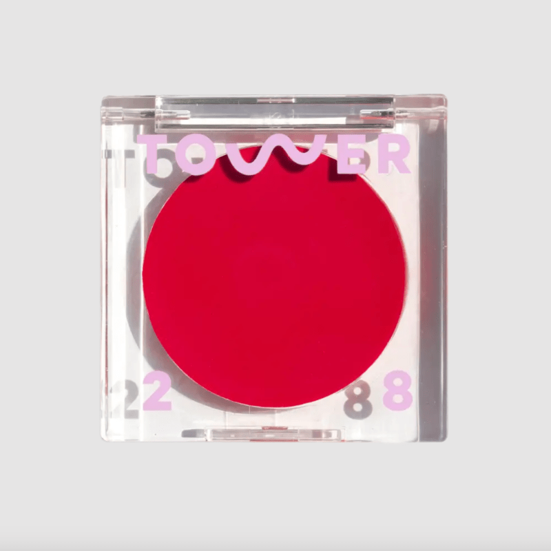 Winter Makeup Trends 2024: Faux Freckles, Pink Highlighter, & More