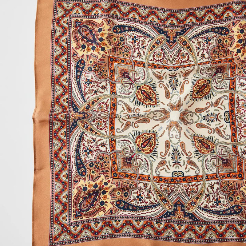 2025 Men's Jewelry Trends: Brooches, Scarves & Chokers