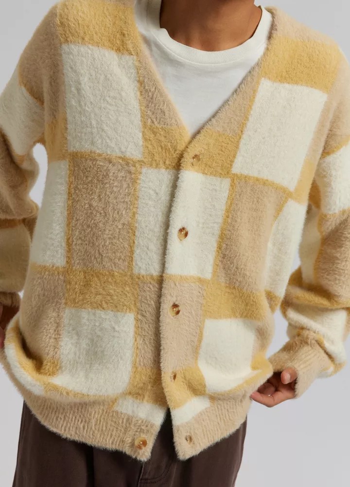 Men’s Sweater Trends 2025: Vests, Pullovers, & Cardigans