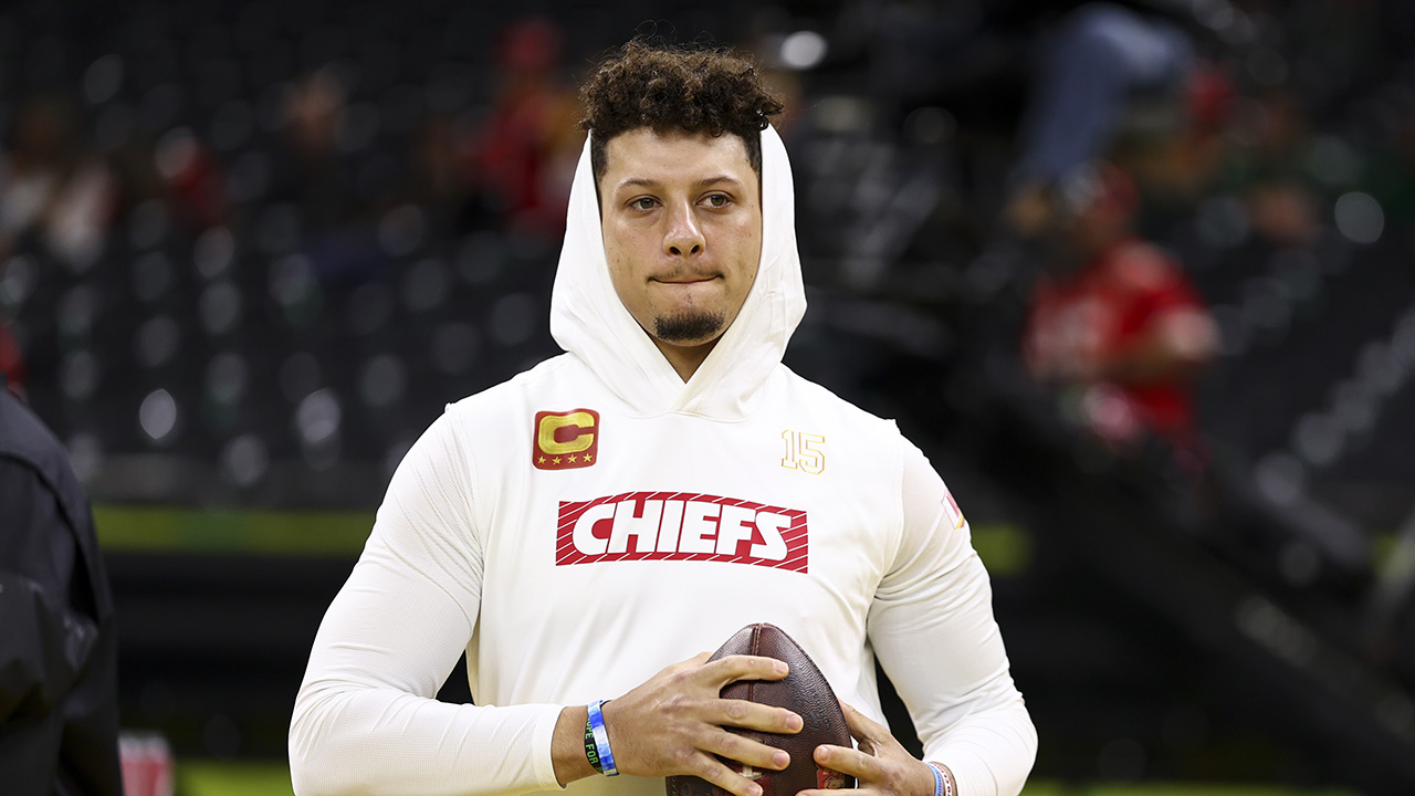 NEW ORLEANS, LOUISIANA - FEBRUARY 09: Patrick Mahomes #15 of the Kansas City Chiefs warms up before Super Bowl LIX against the Philadelphia Eagles at Caesars Superdome on February 9, 2025 in New Orleans, Louisiana.