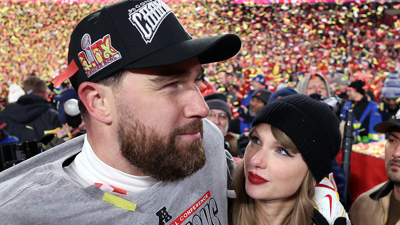 KANSAS CITY, MISSOURI - JANUARY 26: Travis Kelce #87 of the Kansas City Chiefs celebrates with Taylor Swift after the Chiefs defeated the Buffalo Bills 32-29 to win the AFC Championship Game at GEHA Field at Arrowhead Stadium on January 26, 2025 in Kansas City, Missouri