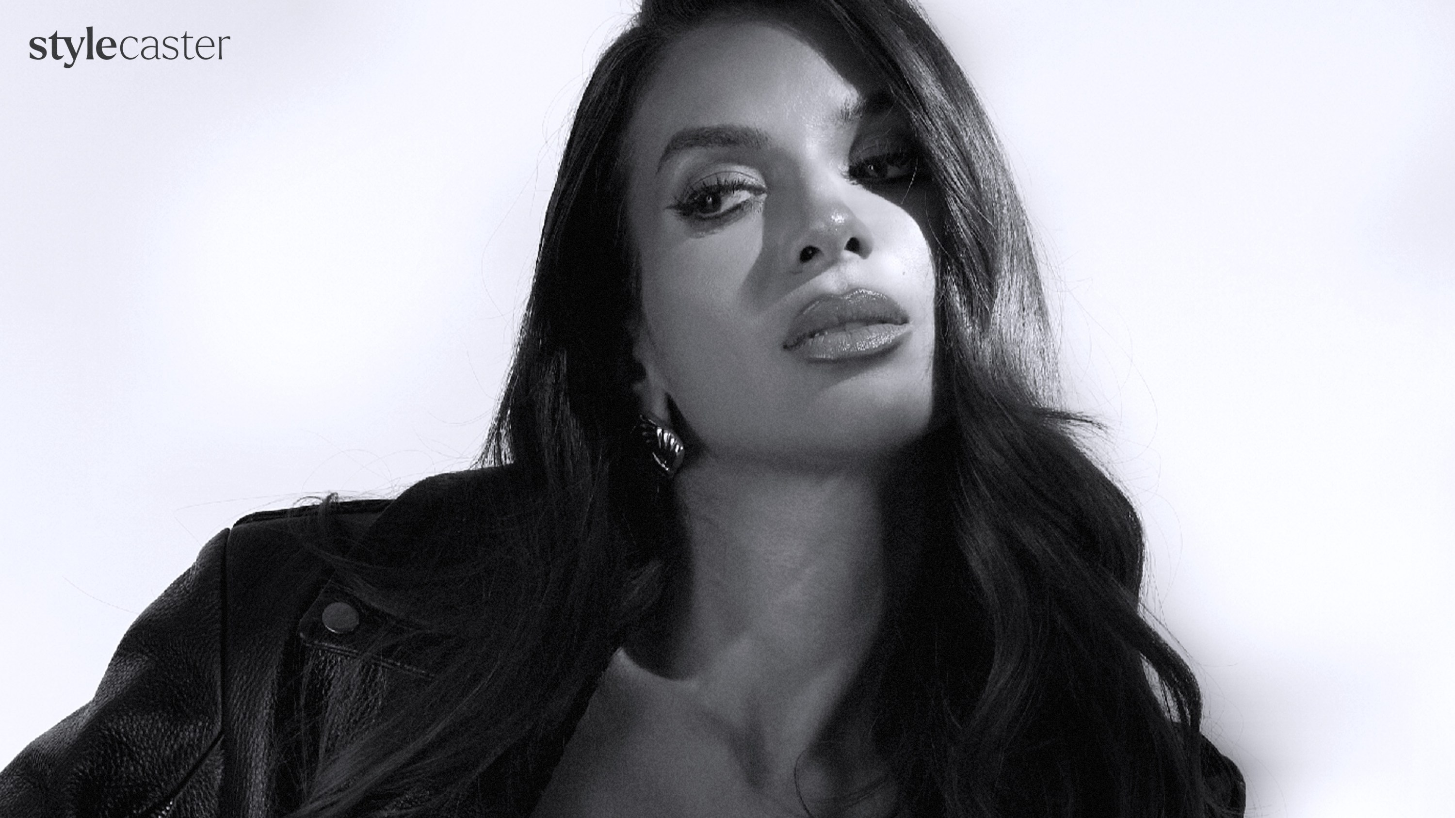 Ekin-Su Cülcüloğlu looking to the left