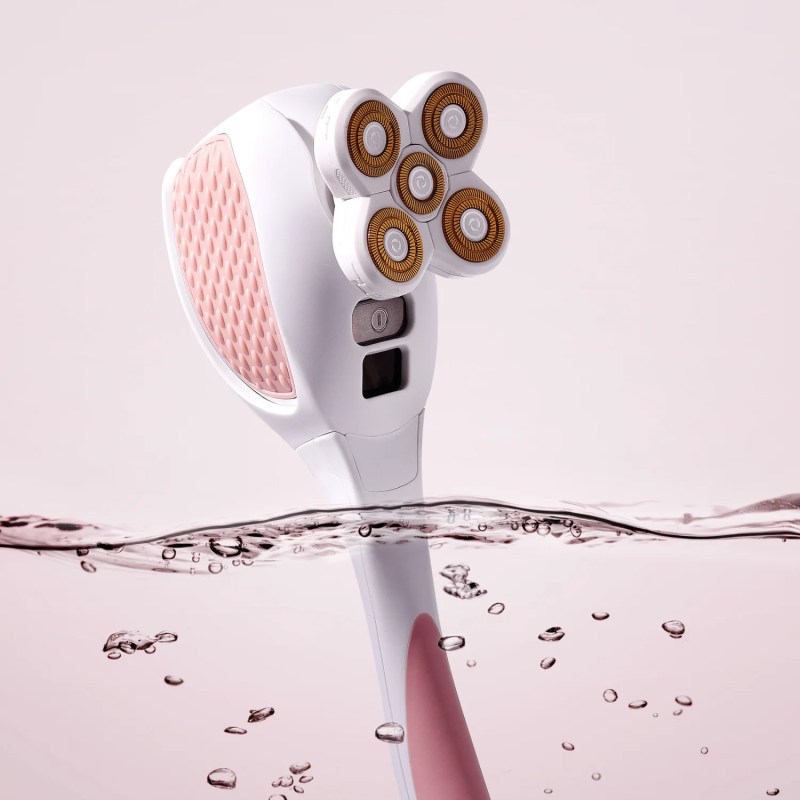 PosheEra Is Best Razor for Tall Women (& You Can Use it to Dry Shave)