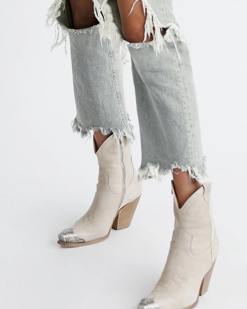 Shoe Trends 2025: Statement Flip-Flops, Retro Sneakers & More