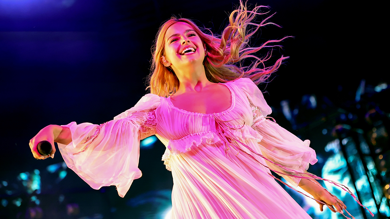 INDIO, CALIFORNIA - APRIL 13: (FOR EDITORIAL USE ONLY) Addison Rae performs with Arca at the Gobi Tent during the 2025 Coachella Valley Music and Arts Festival at Empire Polo Club on April 13, 2025 in Indio, California.