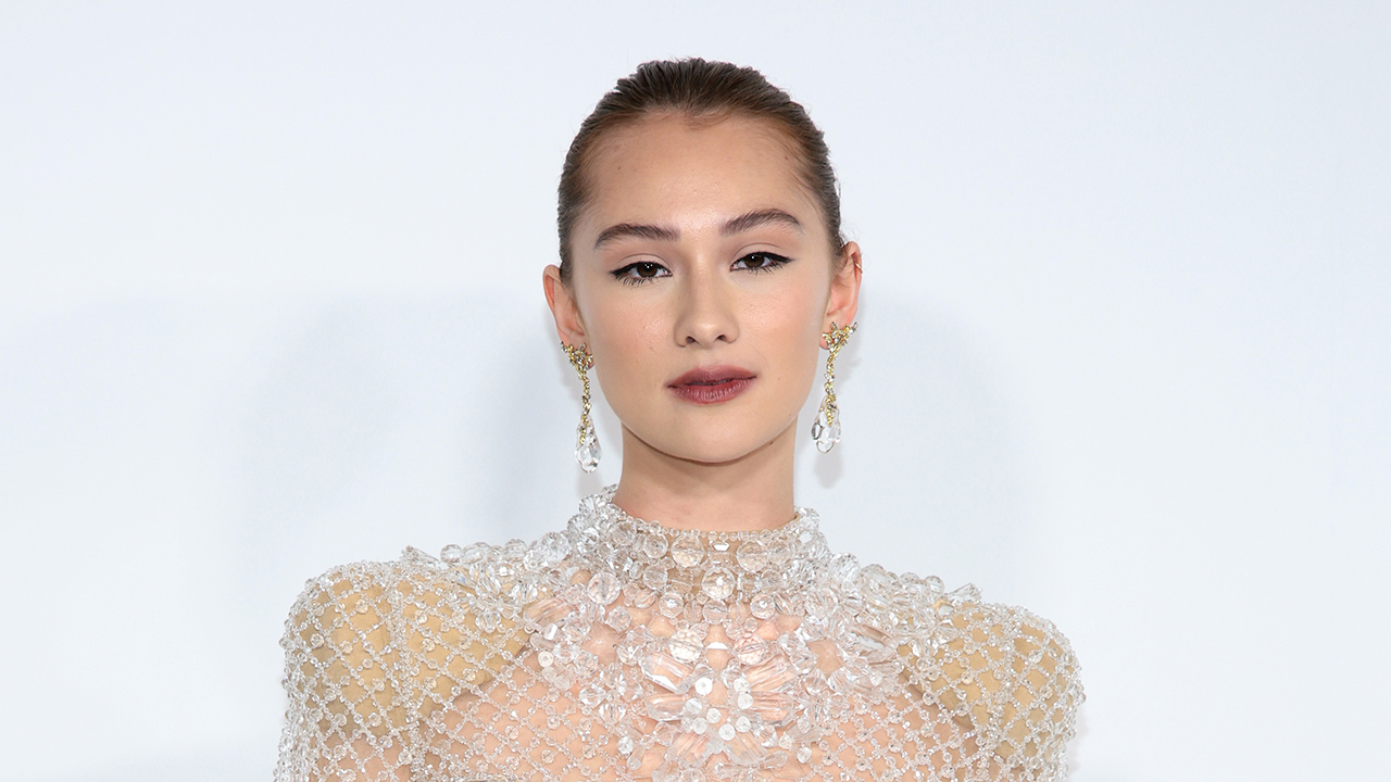 NEW YORK, NEW YORK - NOVEMBER 06: Lola Tung attends the 2023 CFDA Fashion Awards at American Museum of Natural History on N