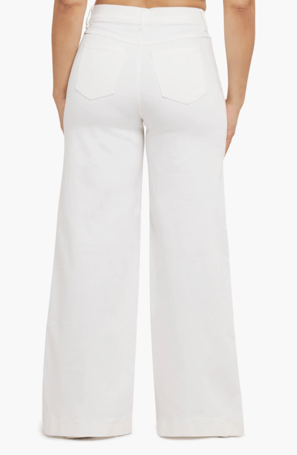 13 Best Butt-Lifting Jeans in 2026, From Stylists