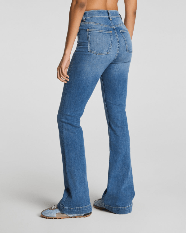 13 Best Butt-Lifting Jeans in 2026, From Stylists