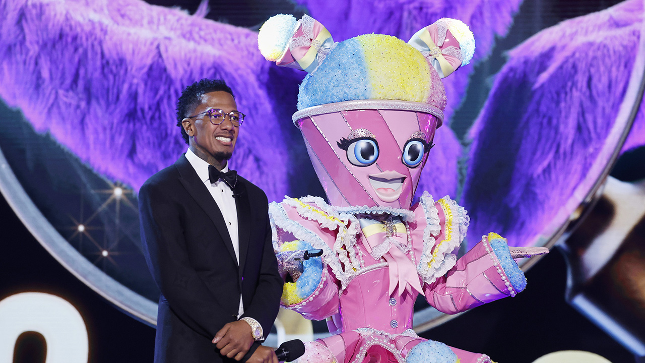 THE MASKED SINGER: L-R: Nick Cannon and Snowcone on the special two-hour Season 14 premiere of THE MASKED SINGER airing Wednesday, Jan. 7 (8:00-10 PM ET/PT) on FOX
